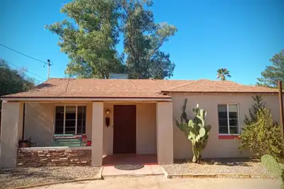 Image de Mid-Century Midtown Gem