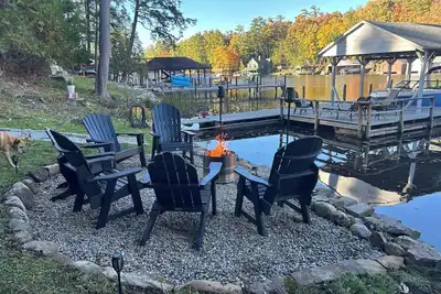 Image de 3 Bedroom Lakefront home on Lake George with dock slip for 25 foot boat included