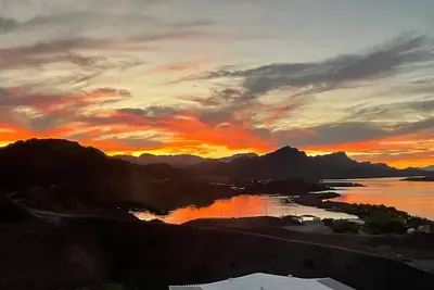 Image de Max View, Million Dollar Lake Views!