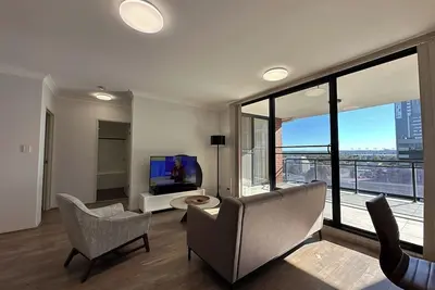 Image de Central Located 2 Bedroom with Parking Close Train