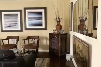 Image de Upscale Retreat in the Heart of Mke