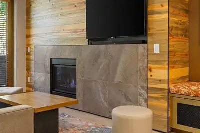 Image de Charming 1 Bedroom Presidential suite with free parking, WiFi in adorable Avon