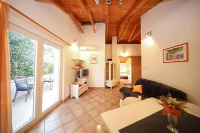 Image de Appartement d'une chambre avec la terrasse et la vue sur le mer Sukosan, Zadar (A-23722-a)