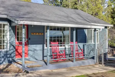 Image de Fire Pit + Grill: Serene Retreat in Hathaway Pines