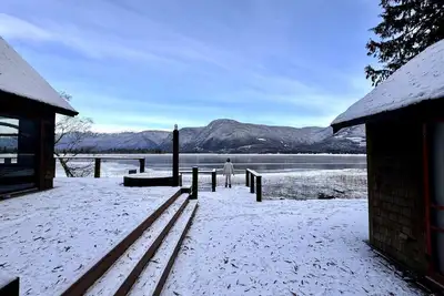 Image de Privacy & absolute lakefront with Hot-Tub & Outdoor Sauna - relax & recharge!