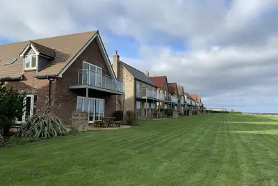 Image de Fileybayview - a luxury 4 bed cottage that sleeps 10 guests in 4 bedrooms