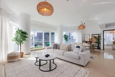 Image de Serene Chic Flat 180° Lake & Marina Skyline View\n\n