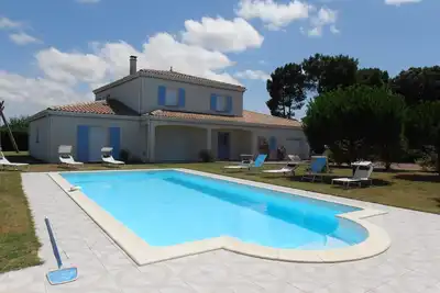 Image de Grande villa 12 P 250m2 avec piscine, pool-house et parc de 2300 m2 proche plage