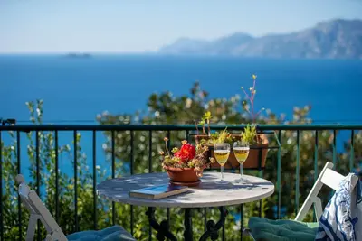 Image de Casa Nostra - Parle d’amour, de famille et de mer