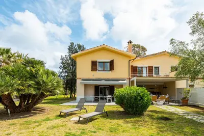 Image de Maison de vacances 'Casa Peppina Sulla Spiaggia' avec terrasse privée, Wi-Fi et climatisation
