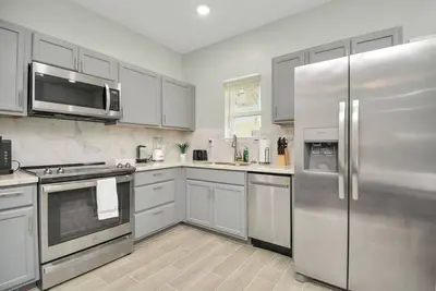 Image de Modern 3-Bedroom Oasis in EaDo – Walk to Houston's Best!