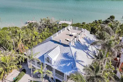 Stunning bayside retreat with golf cart!