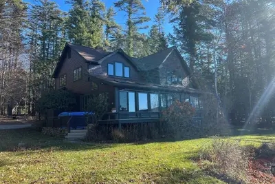 Image de Charming Lakefront Retreat on Chase Point