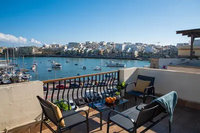 Image de Seafront 4-Bed Townhouse with Roof Terrace & Breathtaking Views