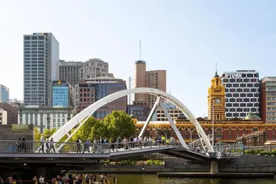 Image de 2 -Bedroom City View Apartment || 67sqm || Collins Street Melbourne Cbd