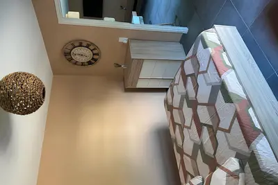 Image de Appartement meublé 2 pièces à 10 minutes de la mer avec garage et terrasse!