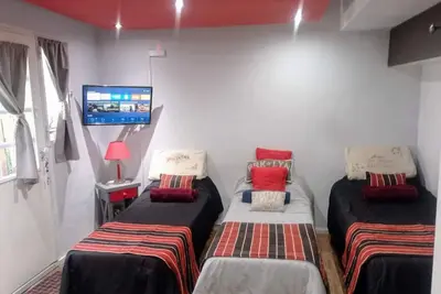 Image de Centrally located studio apartment between the Cordillera and the Lake in Patagonia Argentina