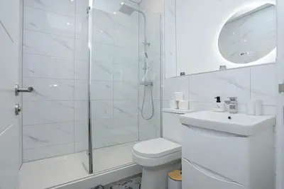 Appartement-Moderne-Salle de bain privée séparée-Vue sur Rue