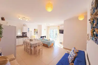 Image de Lakithra flat with rural view