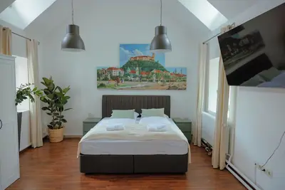 Image de Family suite in old city with free parking, Bridge Apartments