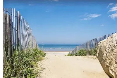 Image de Mins To Beaches Walk To Downtown, Harbor & Shops Nice Fenced Yard - A/C & WiFi