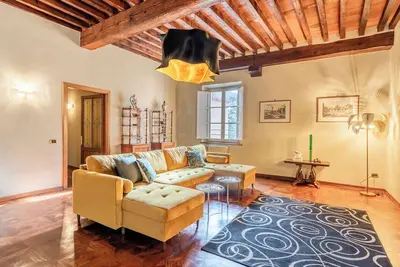 Image de Spacious and wonderful apartment in the historic center with pets allowed
