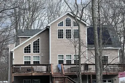 Image de Spacious 5-bedroom chalet in Masthope with WiFi, Ac. 2 Minutes to Ski Mountain