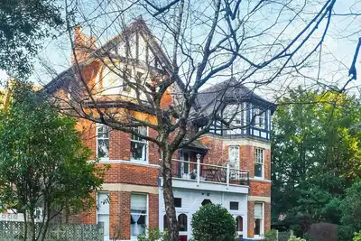 Image de 3 chambres à coucher à Bournemouth