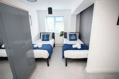 Image de Spacious 6 Bed Haven in Luton: Contractor-Friendly