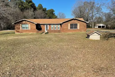 Image de Pet Friendly Cozy Brick Home