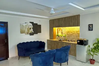 Image de 2-bedroom family-friendly apartment in Islamabad with all basic amenities.