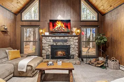 Image de New! Woodland Retreat - Hot tub/Game Room/Firepit