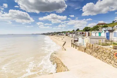 Image de Lodge with decking & Wifi at Naze Marine Park, sleeps 6 ref 17006wc