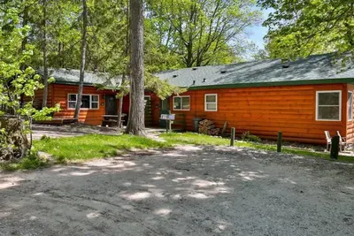 Image de Cozy Northwoods Retreat - Steps from Private Beach