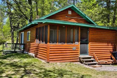 Image de Serene Lakefront Cabin - Steps from Big Turtle Lake