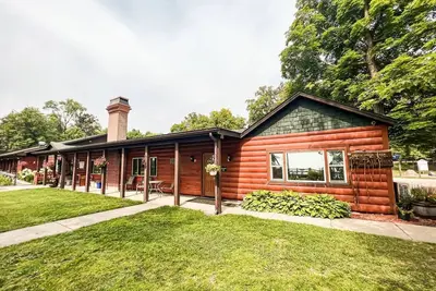 Image de Spacious Lakefront Getaway - Perfect for Families & Events