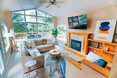 Image de Spacious Large Home\/Game Room\/Hot Tub\/Wildlife Views\/Great Location