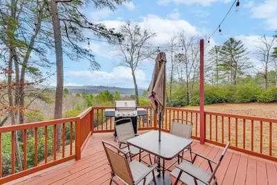Image de Hike, Boat & Explore: Mtn-View Hayesville Hideaway