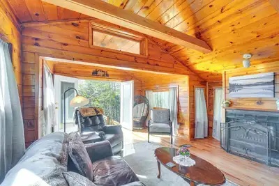 Image de Cabin w/ Deck & Mountain Views Near Gatlinburg!