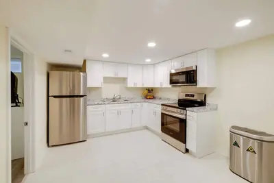 Image de 1 Mi to Metro: Dc Area Apt w/ Fenced Yard!