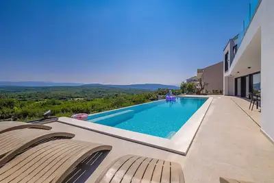 Image de Villa Elevation with heated pool