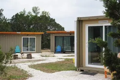 Image de Gooseberry Shipping Container Room