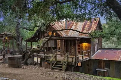 Image de Historic Farmhouse - Cowboy Room in the Peaceful Hills above Temecula