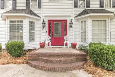 Image de Escape to the serene beauty of Kathleen with our delightful 3-bedroom home!