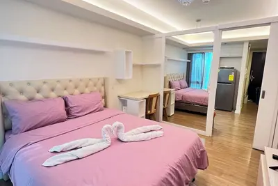 Modern deluxe studio unit  Abreeza Place, with WiFi/Netflix in Davao City