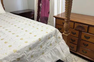 Image de Cozy 2-bedroom apartment in beautiful Fall River with WiFi