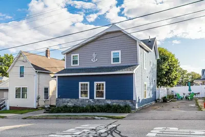 Image de Sunny and spacious home, short walk to the beach, . Newly renovated and tastefully decorated