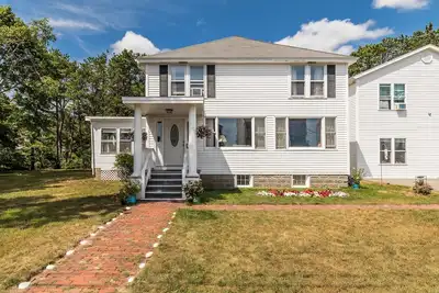 Image de Large, 4 Bedroom, oceanview home, directly across the street from the sandy Kinney Shores beach