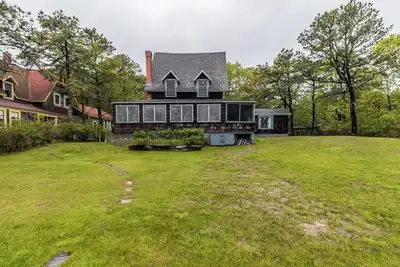 Image de This single-family cottage is on 100 ft. of oceanfront with stunning ocean views!