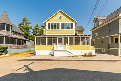 Image de Classic single-family cottage located only four homes from the sand at Saco Bay